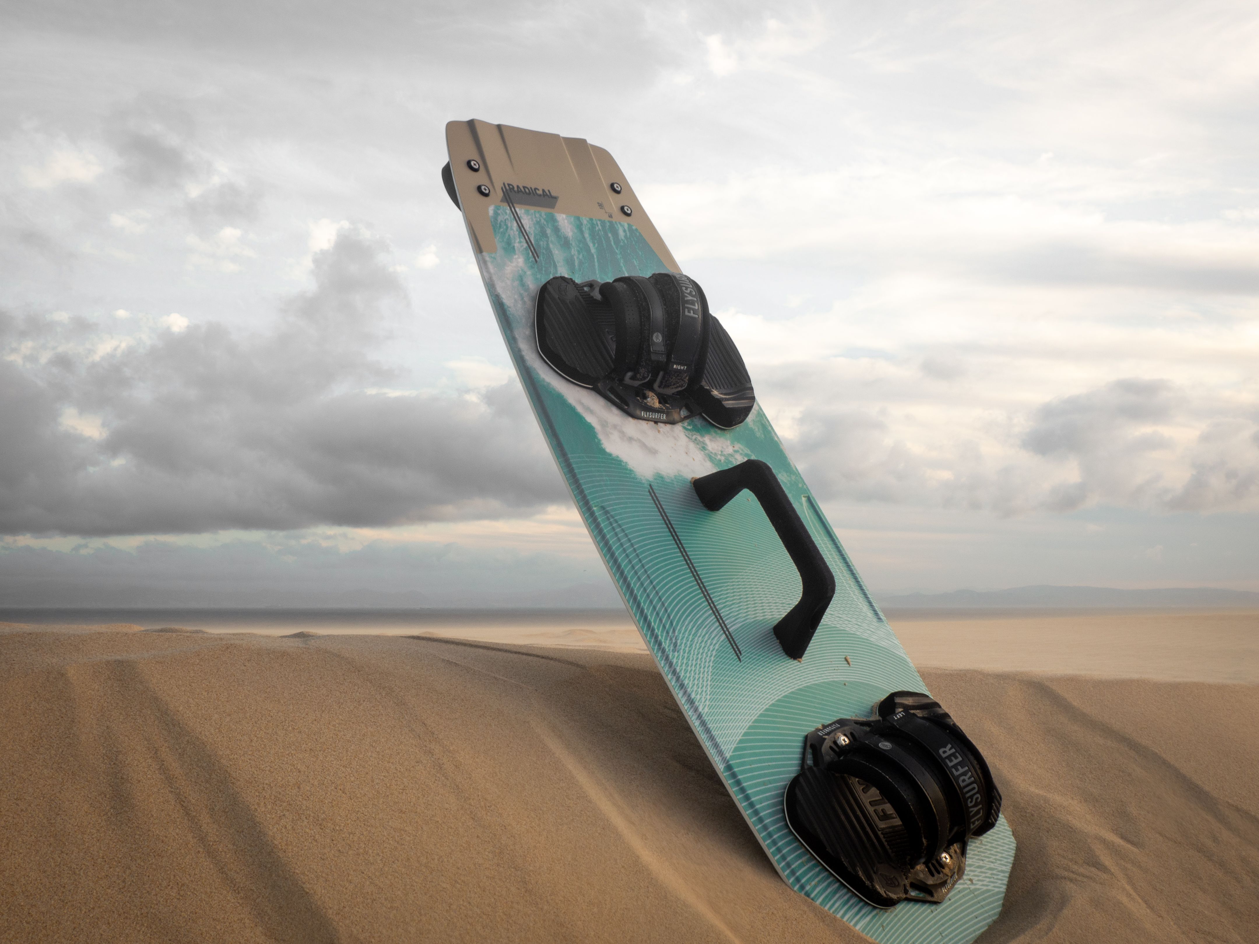 Der BaLu Bigair Kiteboard Handle am Twintip Bild